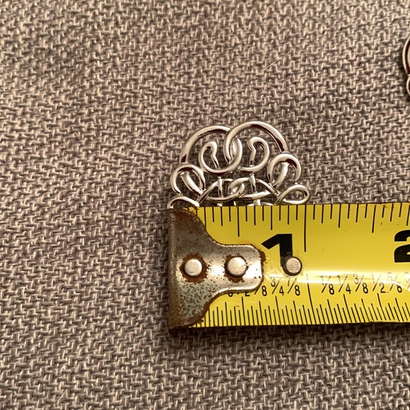 Medallion Like Silver Tone Clip-On Earrings Like New - Picture 4 of 7